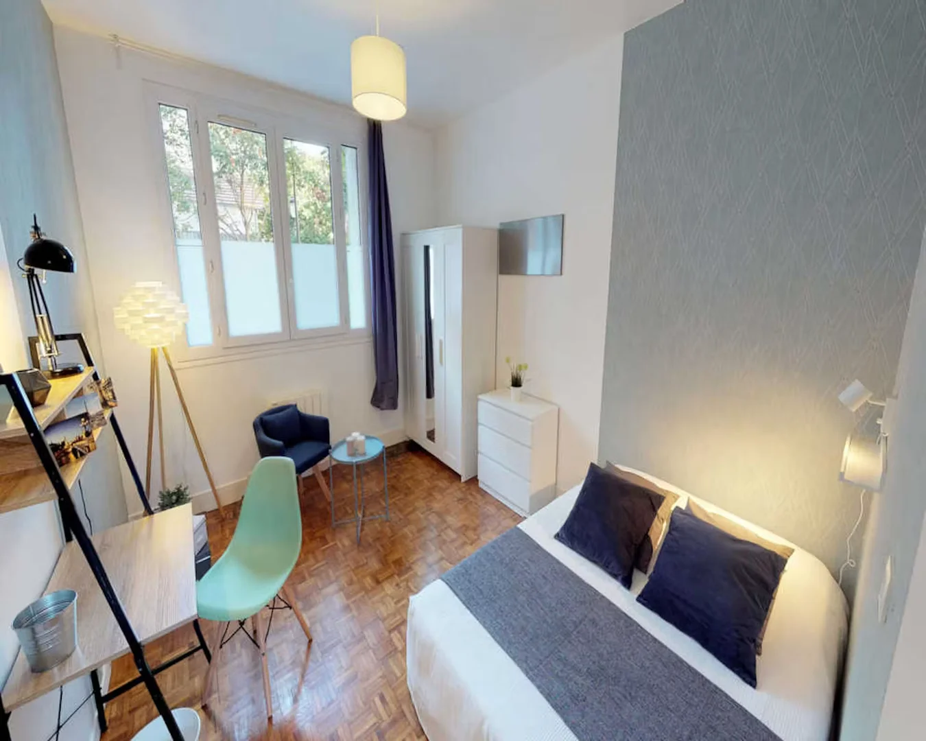 Economical student room with convenient location in 