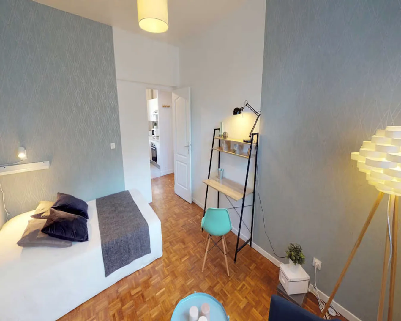 Room for rent in student apartment in , fully furnished