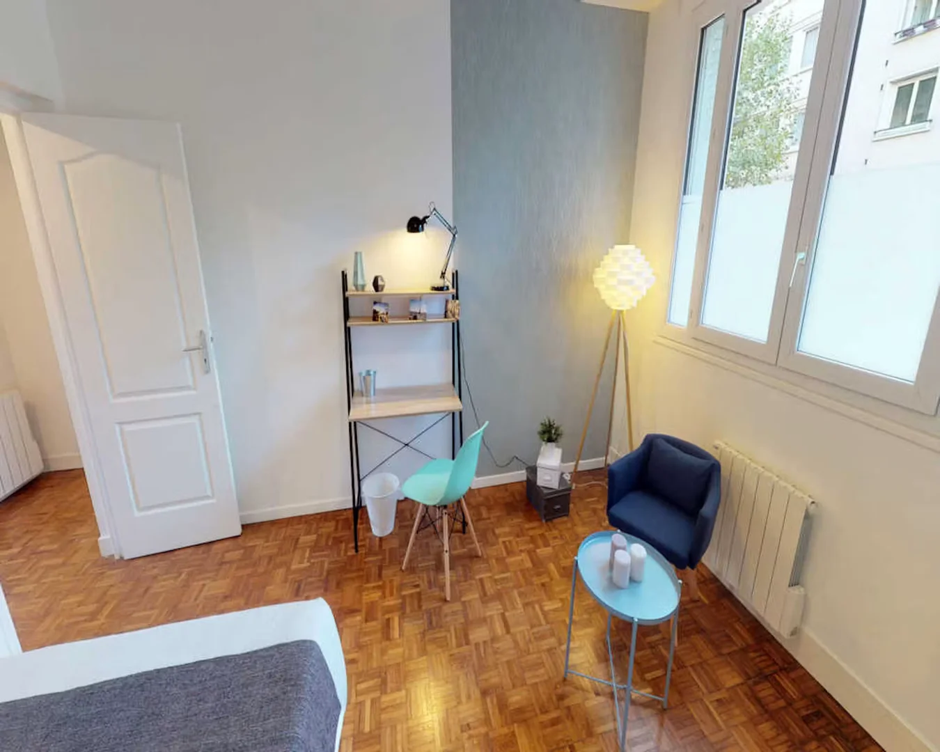 Affordable room for students with ample lighting in 
