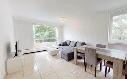 Chambre à louer dans un appartement en colocation à {area}