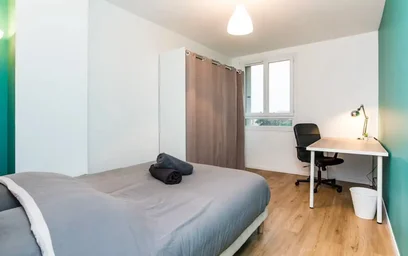 Alquiler de habitación en piso compartido en {area}