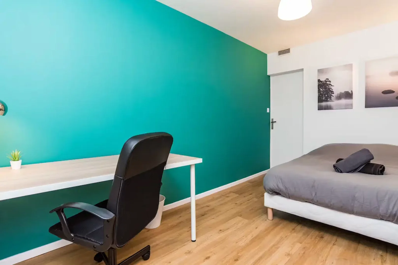 Habitación estudiantil económica cerca del campus en 