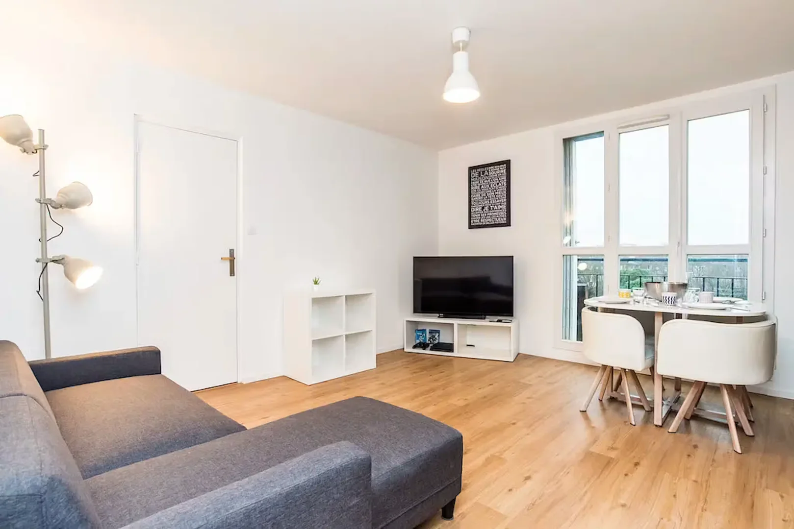 Habitación estudiantil económica con ubicación conveniente en 