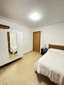 Quarto para alugar com cama de casal em Castellon-de-la-plana-castello-de-la-plana