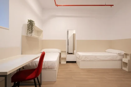 Mehrbettzimmer in 3-Zimmer-Wohnung Saragossa
