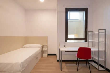 Habitación en alquiler con cama doble Zaragoza