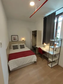 Habitación privada muy luminosa en Zaragoza