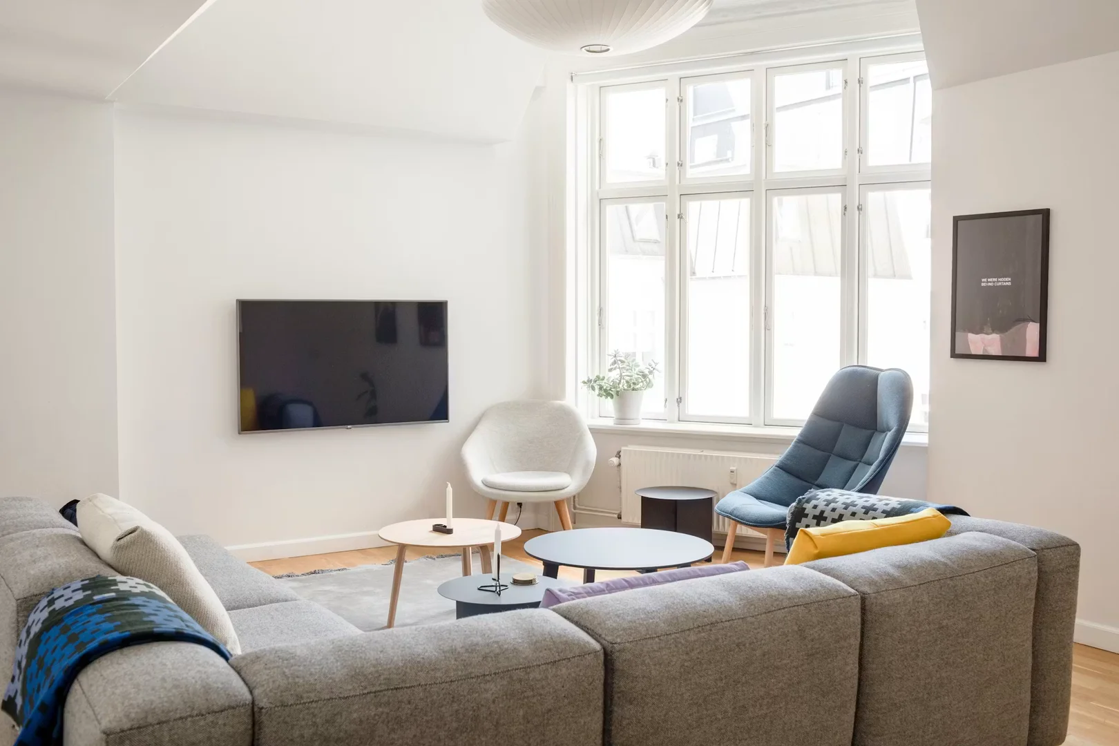 Studentenzimmer in  mit Arbeitsbereich und Gemeinschaftseinrichtungen