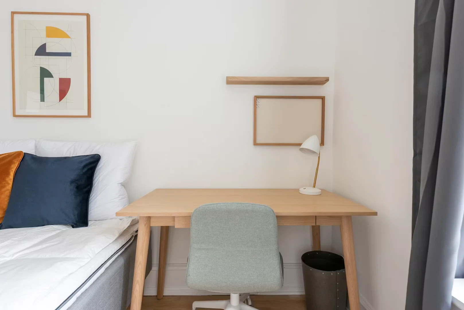 Bright and airy student room with easy university access in 