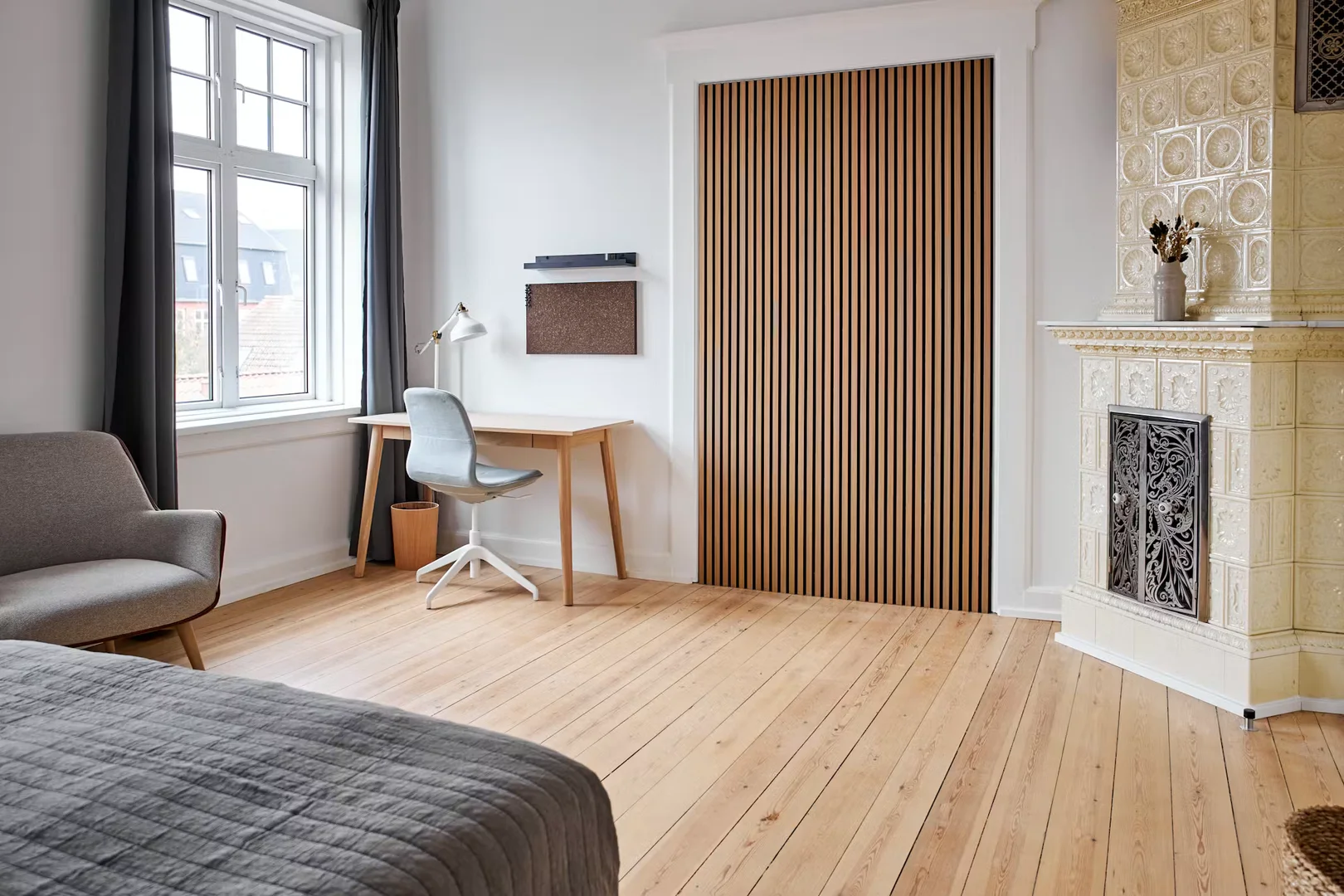 Quarto de estudante em  com área de estudo e instalações partilhadas