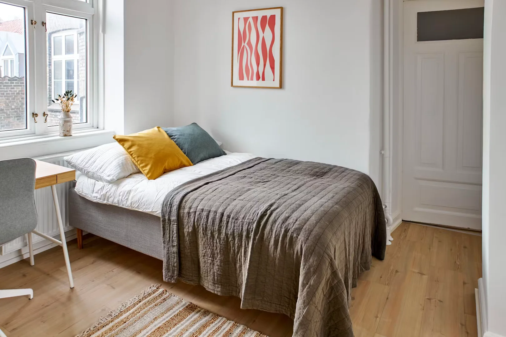 Quarto para alugar em apartamento de estudantes em , totalmente mobilado
