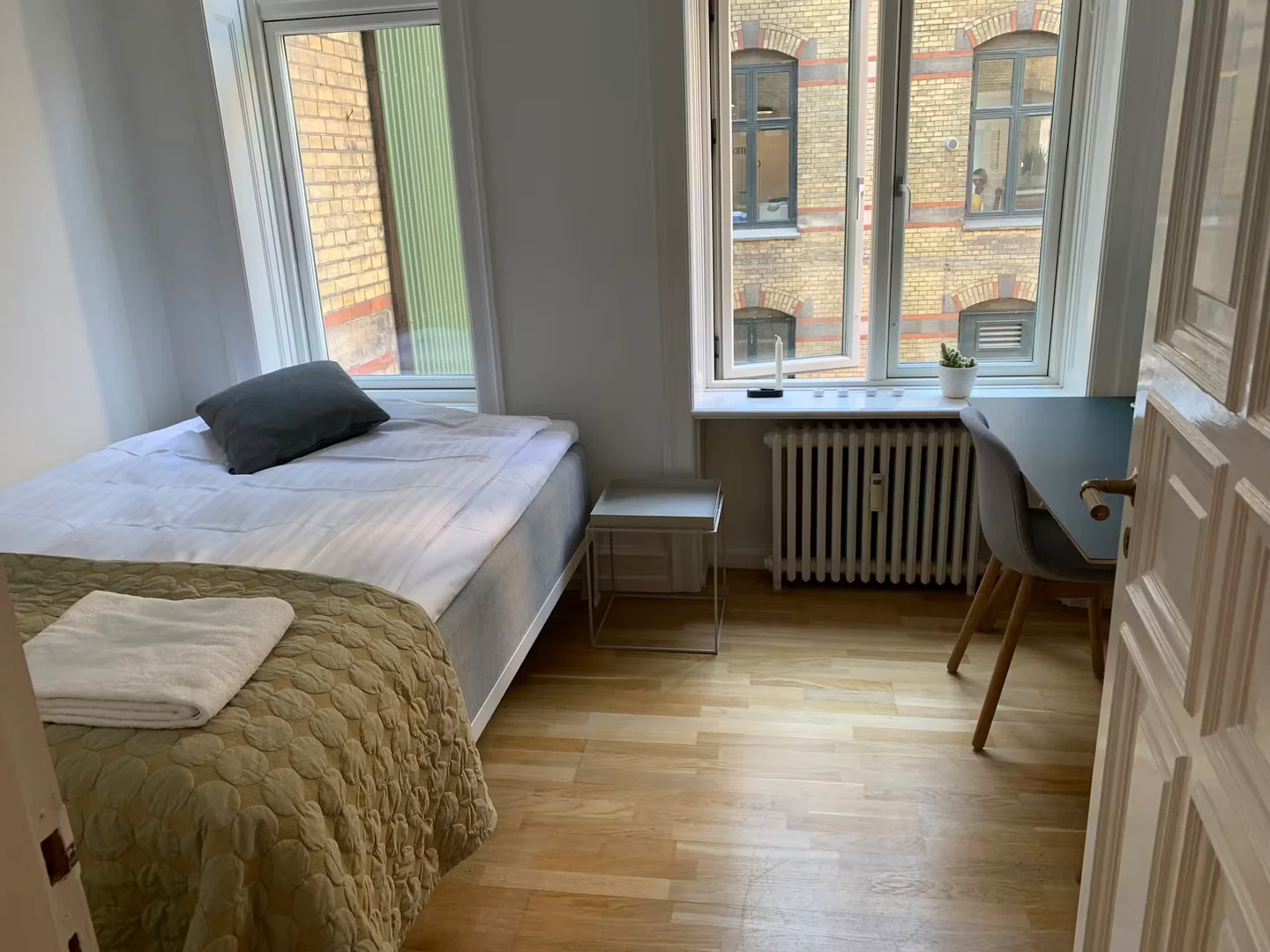 Comfortable and spacious student room in 
