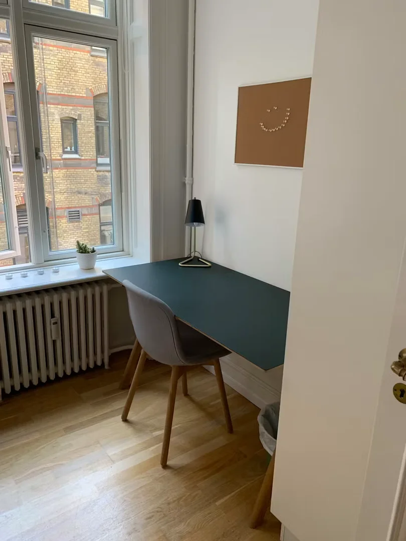 Economical student room with convenient location in 