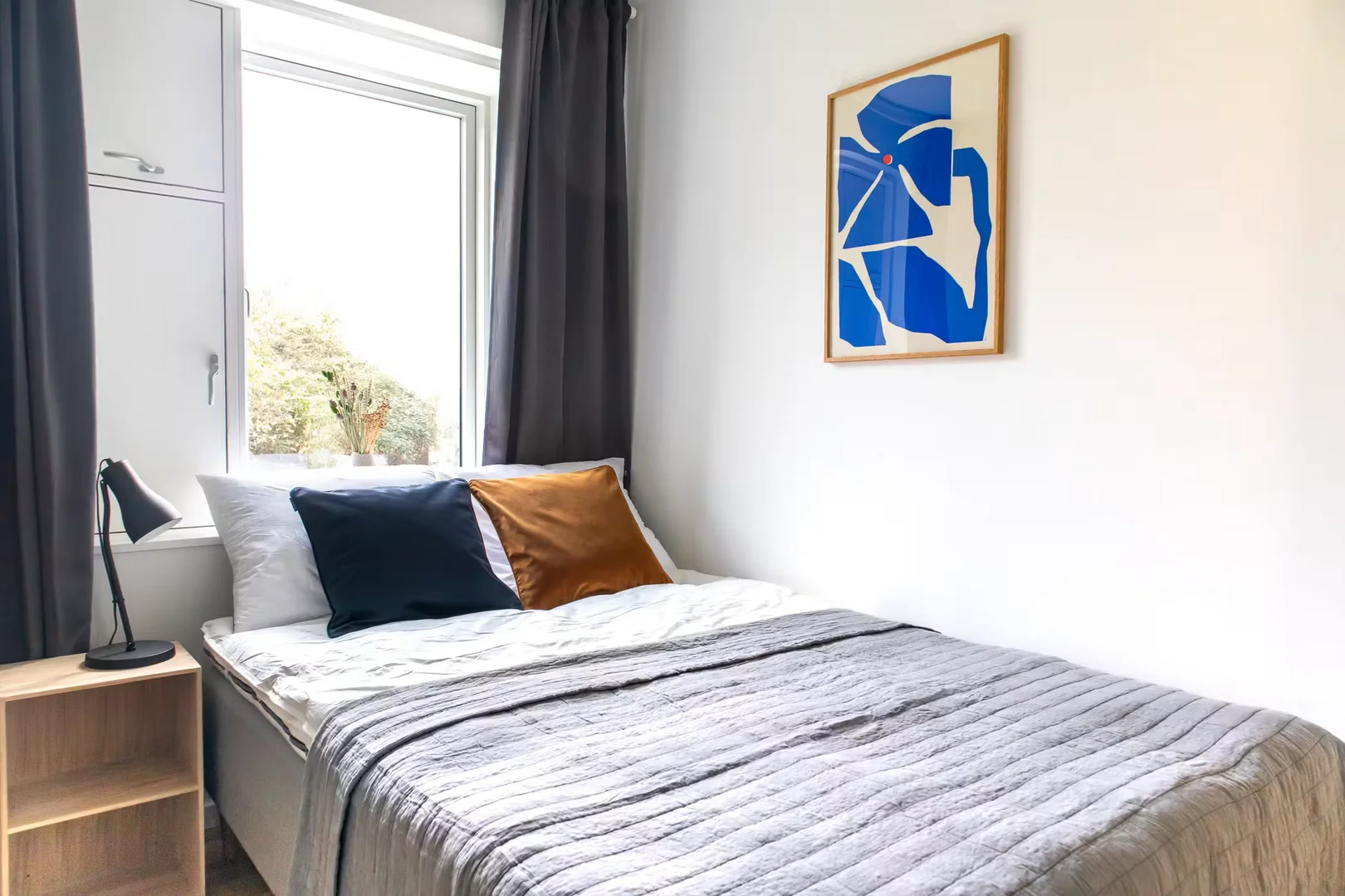 Habitación para estudiantes en con área de estudio y facilidades compartidas