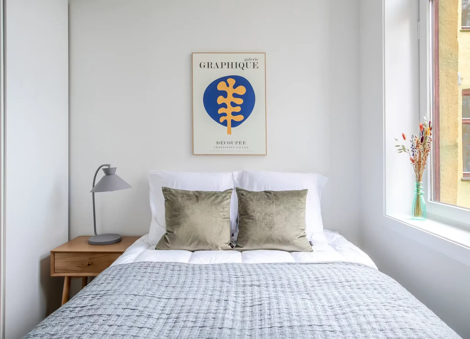 Economical student room with convenient location in 