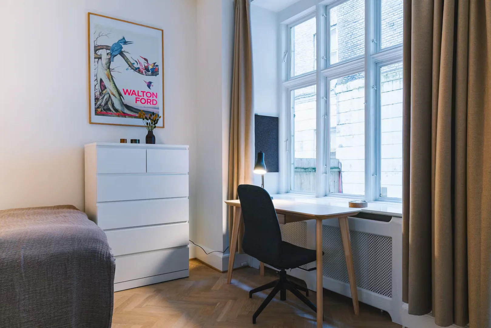 Affordable room for students with ample lighting in 