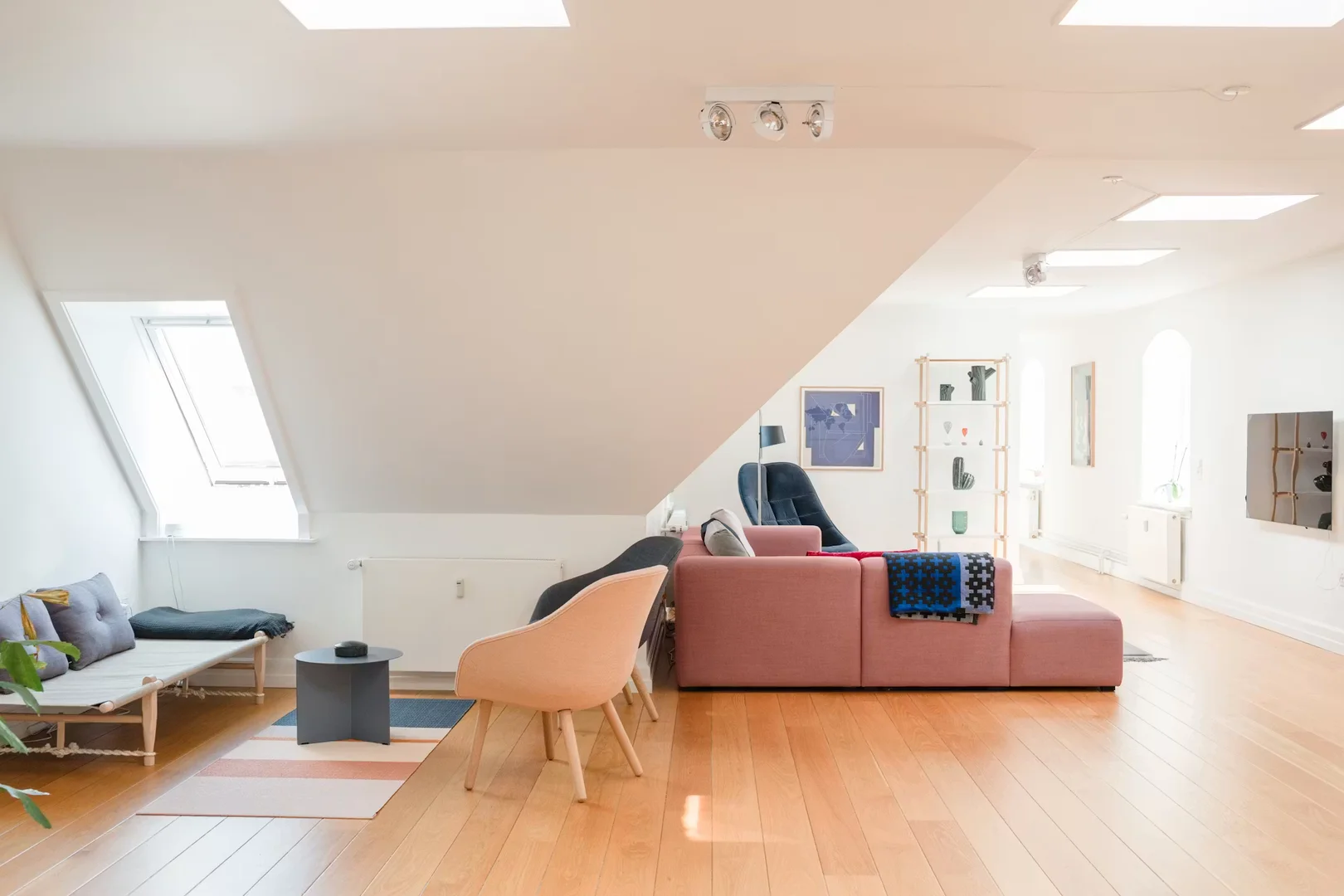 Bright and airy student room with easy university access in