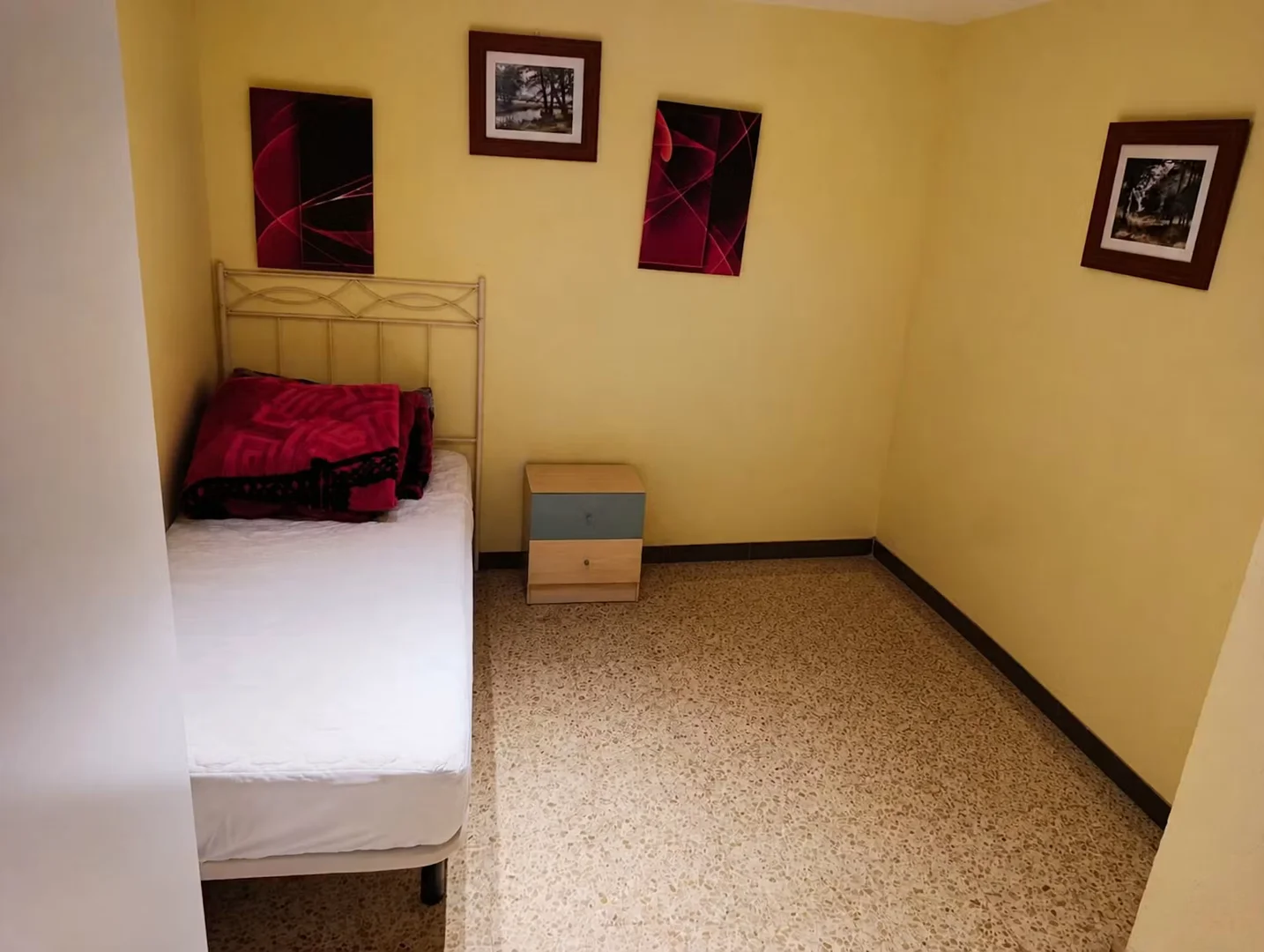 Chambre à louer dans un appartement d'étudiant à , entièrement meublée