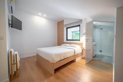 Chambre privée à Rua da Estrada Nova, , image 1 de 10