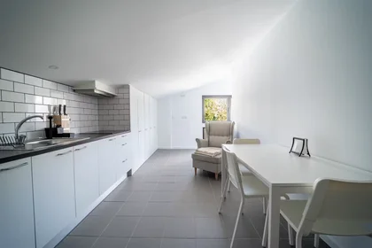 Chambre privée à Rua da Estrada Nova, , image 4 de 10