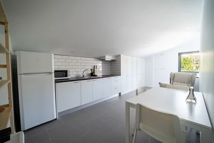 Chambre privée à Rua da Estrada Nova, , image 5 de 10