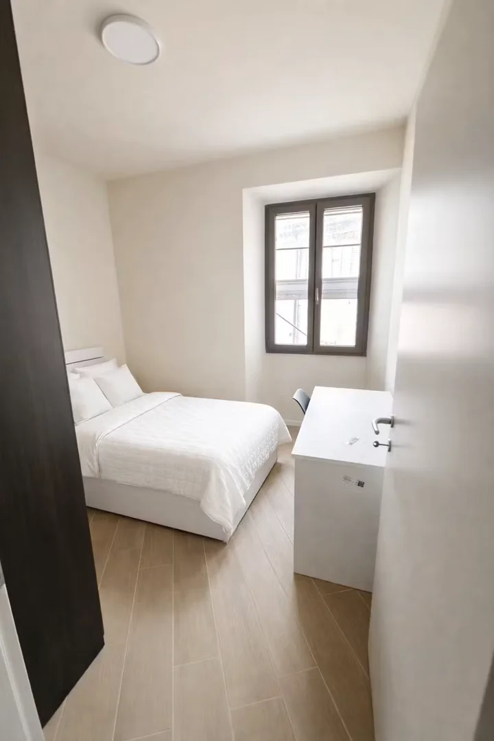 Functional student room perfect for studying in 