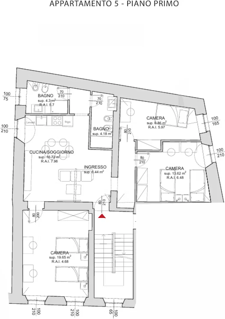 Habitación estudiantil luminosa y aireada con fácil acceso a la universidad en