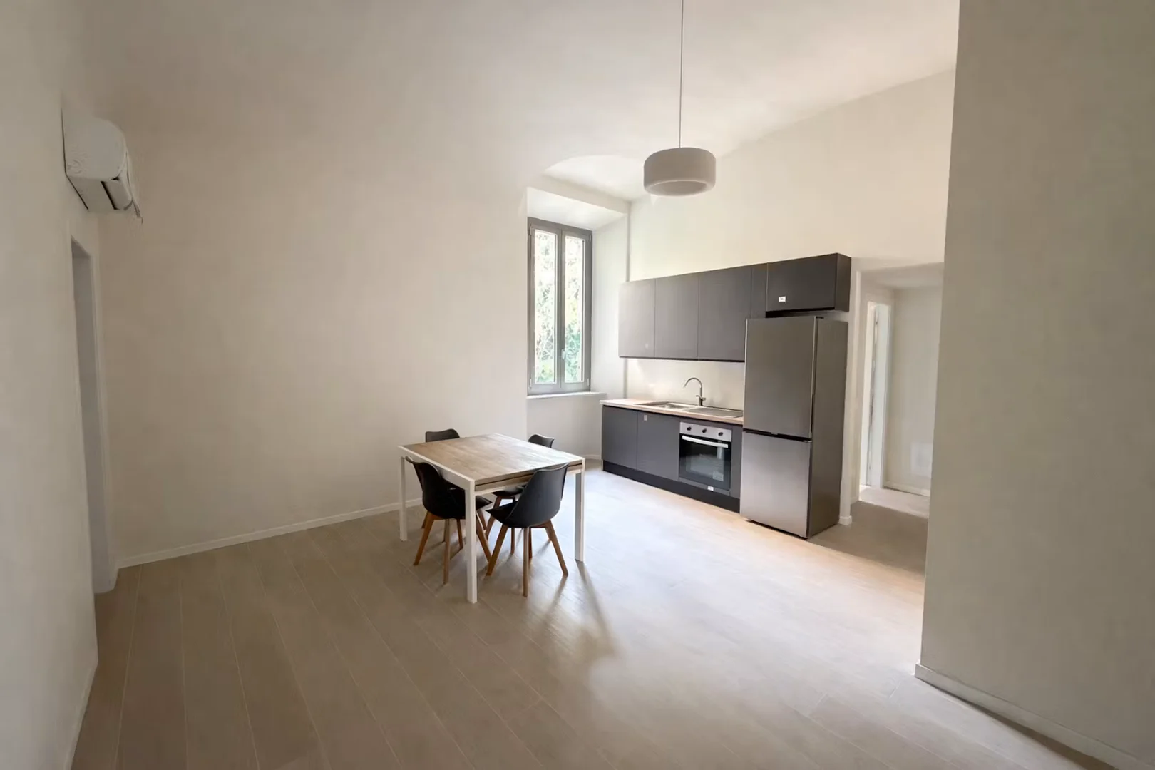 Habitación acogedora para estudiantes disponible en