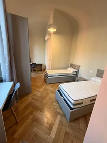 Stanza condivisa in Via Sopramuro, Centro Storico, immagine 3 di 10