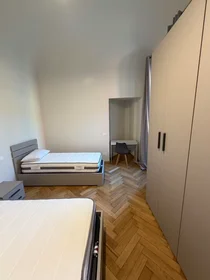 Stanza condivisa in Via Sopramuro, Centro Storico, immagine 5 di 10