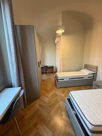 Stanza condivisa in Via Sopramuro, Centro Storico, immagine 7 di 10