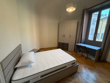 Stanza condivisa in Via Sopramuro, Centro Storico, immagine 8 di 10
