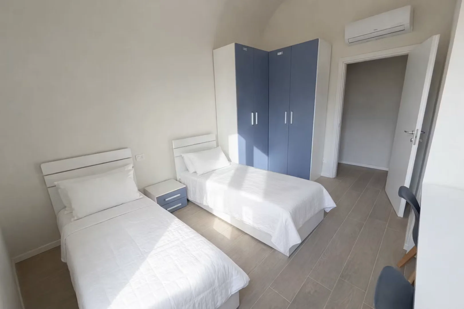 Comfortable and spacious student room in 