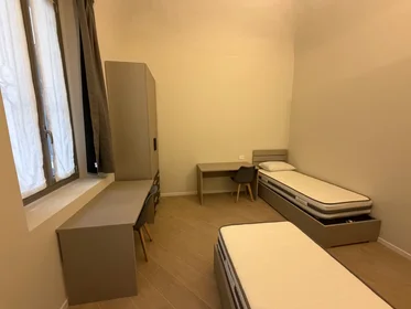 Stanza condivisa in Via Sopramuro, Centro Storico, immagine 3 di 10