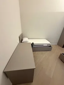 Stanza condivisa in Via Sopramuro, Centro Storico, immagine 6 di 10