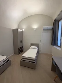Stanza condivisa in Via Sopramuro, Centro Storico, immagine 7 di 10
