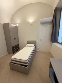 Stanza condivisa in Via Sopramuro, Centro Storico, immagine 9 di 10