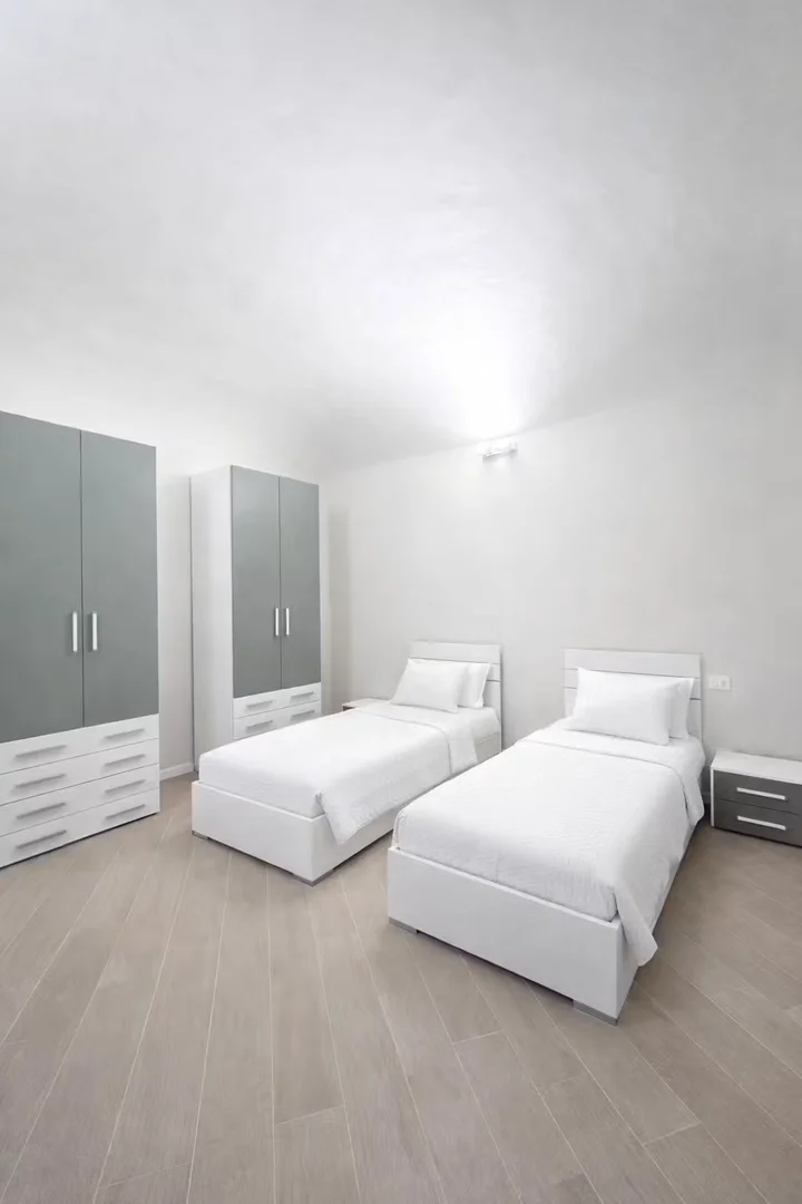 Economical student room with convenient location in 