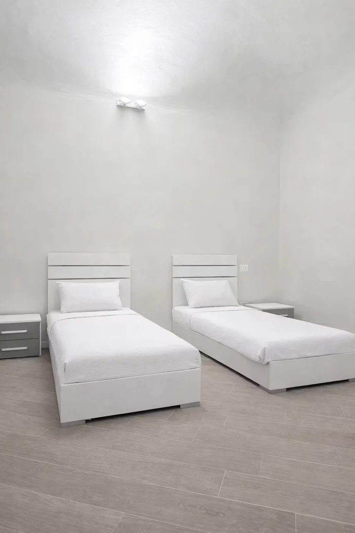 Functional student room perfect for studying in 
