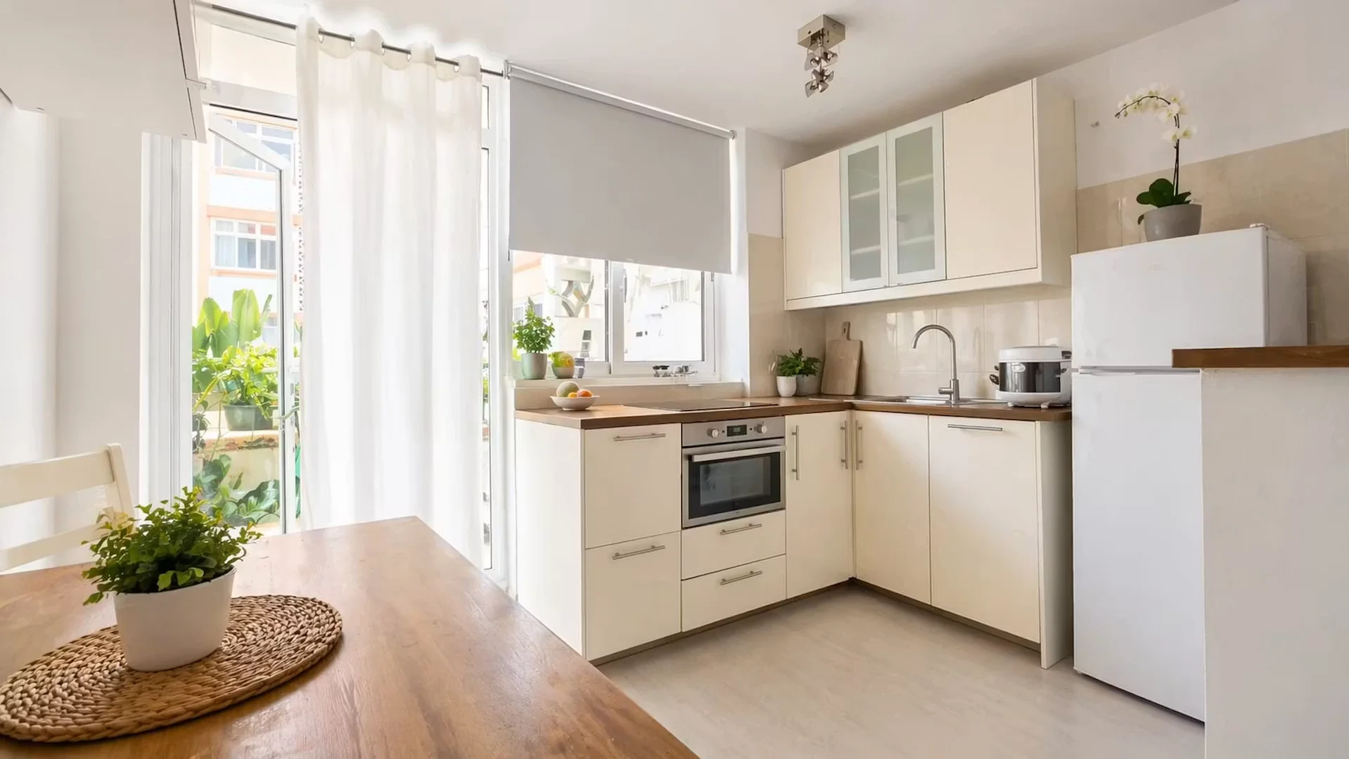 Economical student room with convenient location in