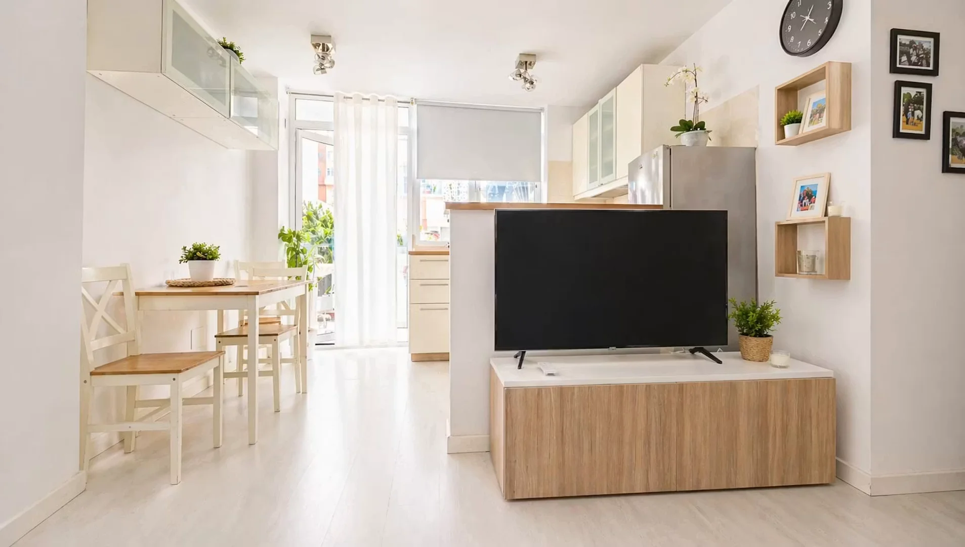 Student-friendly room in with modern amenities