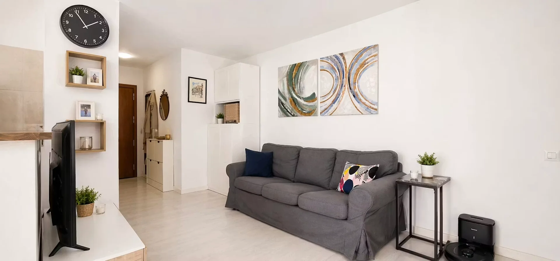 Bright and airy student room with easy university access in