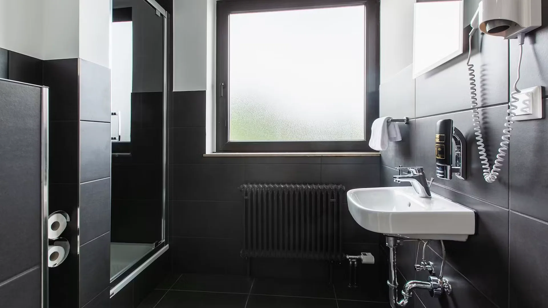 Zimmer in Studentenwohnung in  zu vermieten, voll möbliert
