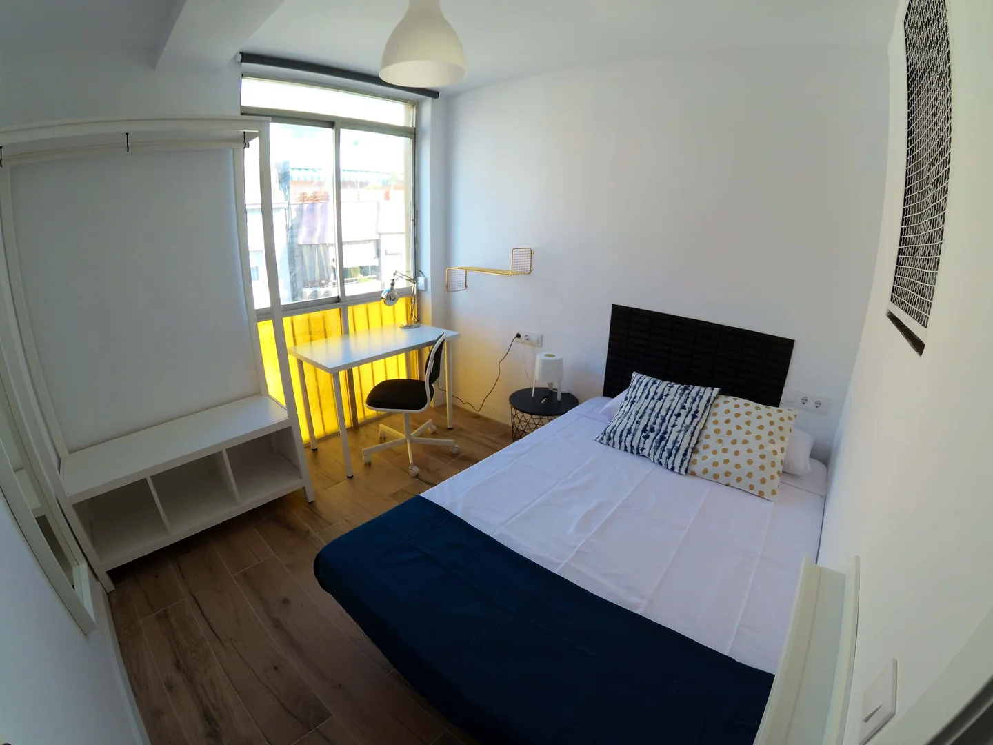 Chambre confortable pour étudiants disponible dans 