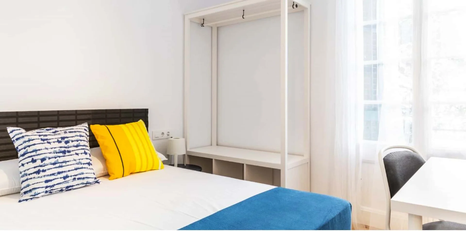 Chambre d'étudiant économique avec emplacement pratique dans