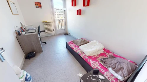 Room for rent with double bed Saint-étienne