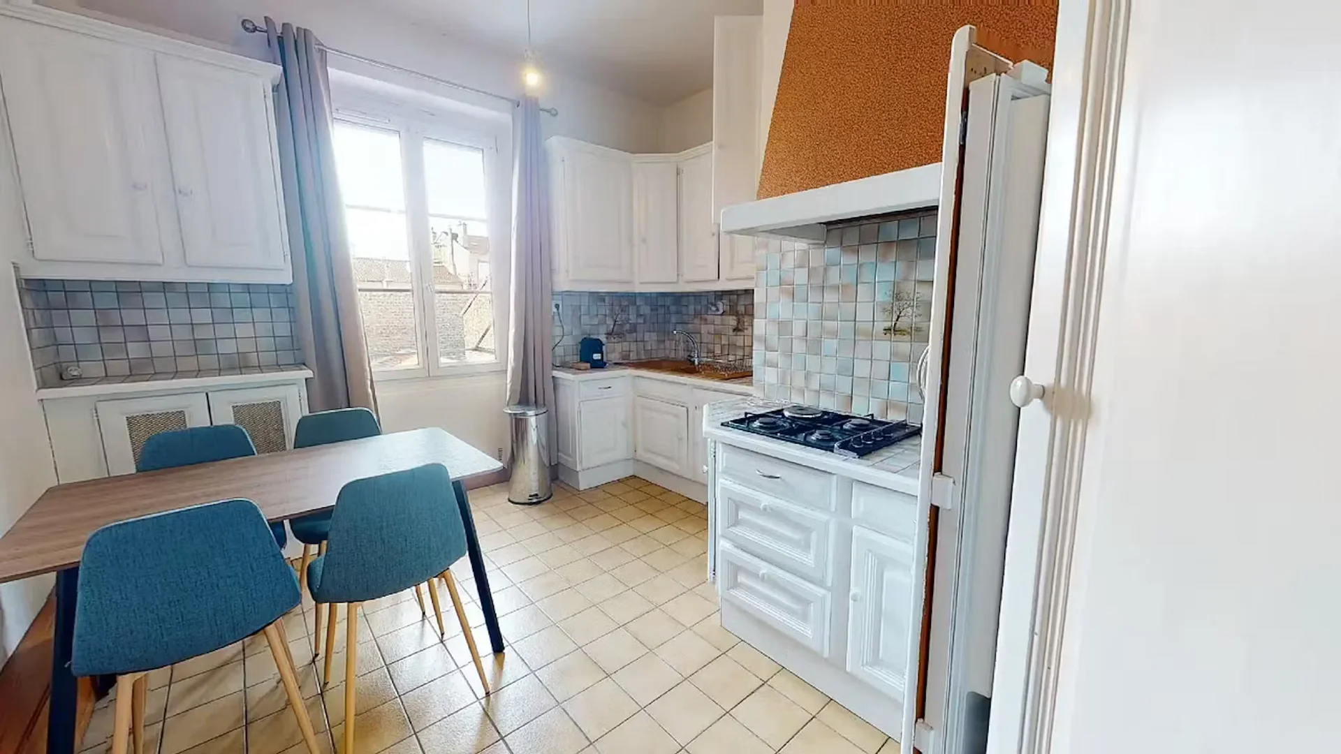 Comfortable and spacious student room in 