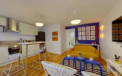 Habitación privada muy luminosa en {area}