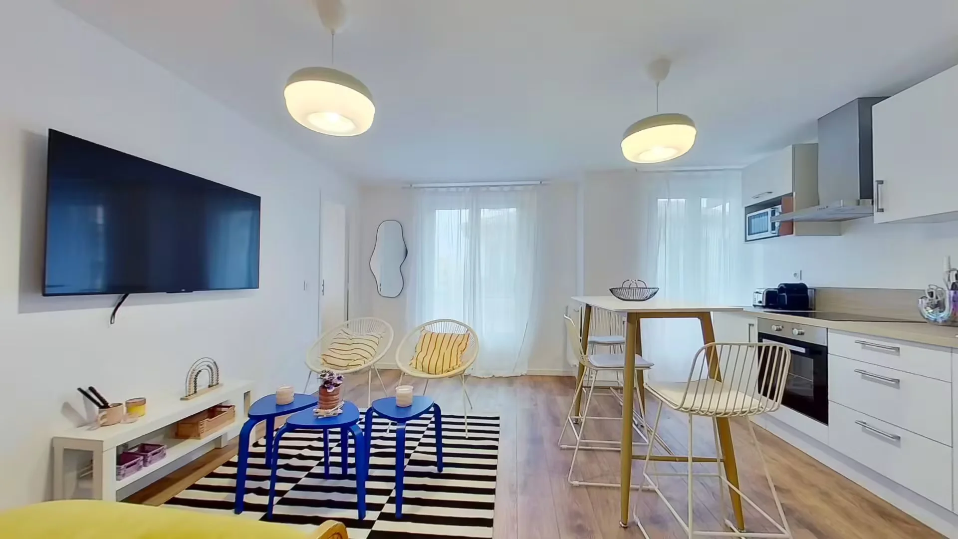 Habitación estudiantil luminosa y aireada con fácil acceso a la universidad en 
