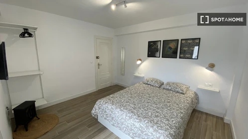 Cheap private room in Alicante